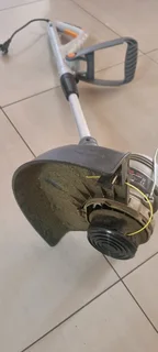 Ryobi 700w electric weedeater trimmer in new condition used once