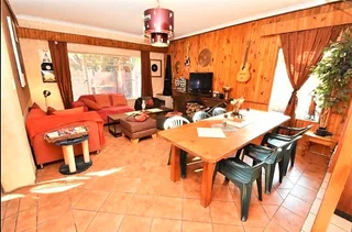 NOW - YOUR DREAM ROOM IN SECURE HOUSESHARE WITH PARKING BAY AWAITS – R5800pm - ALL-INCLUSIVE
