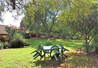 1 DECEMBER-Private lockable room with linen, fibre, pool, garden, braai, pub with games, parking bay