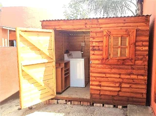 NOW-Private lockable furnished room in secure Young Pro houseshare in Randburg -all included