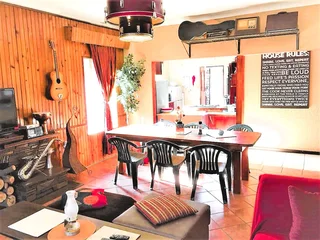 NOW-Private lockable furnished room in secure Young Pro houseshare in Randburg -all included