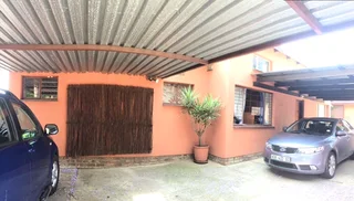 NOW-Private lockable furnished room in secure Young Professional houseshare in Randburg -all incl