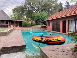 NOW-Private lockable furnished room in secure Young Professional houseshare in Randburg -all incl