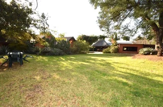 NOW-Private lockable furnished room in secure Young Professional houseshare in Randburg -all incl