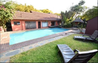 NOW-Private furnished lockable room with linen, 200mbps fibre pool garden braai pub, games, parking