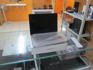 Apple Macbook Air M1 Chip 2020 8gb 256gb With Box In Excellent Condition