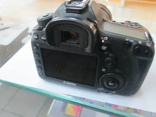 CANON EOS 5DSR PROFESSIONAL DSLR CAMERA IN BAG WITH SIGMA DG 8-16MMHSM LENS IN GOOD CONDITION