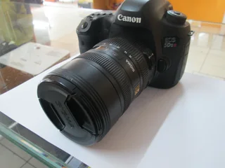 CANON EOS 5DSR PROFESSIONAL DSLR CAMERA IN BAG WITH SIGMA DG 8-16MMHSM LENS IN GOOD CONDITION