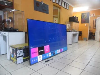 Samsung Qa85q70tak  85 Inches Smart Qled Tv In Excellent Condition With Remote