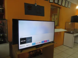 Samsung 49 Smart Led Tv With Remote In Good Condition