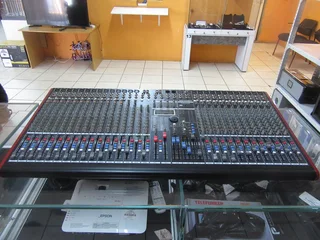 Hybrid Mg3208fx 26&#43;4 Channel Large Analougue Live Mixer In Great Condition
