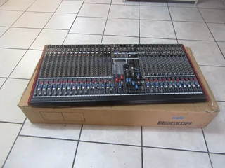 HYBRID MG3208FX 26&#43;4 CHANNEL LARGE ANALOUGUE LIVE MIXER IN GREAT CONDITION