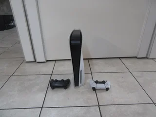 Sony Ps 5 Console Disc Edition  With 2 Controller In Excellent Condition