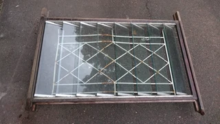 Louvre windows, glass panes and mechanisms