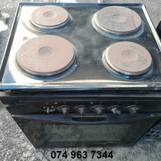 Ariston Oven and 4 Plate Solid Hob