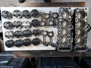 Yamaha R1 Pistons And Conrods [5vy Model 2004-2006]