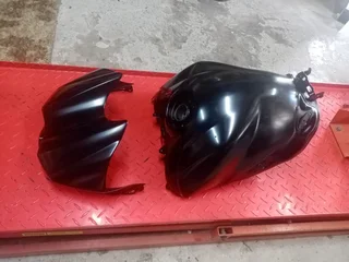 Yamaha R1 Fuel Tank And Cover [5vy Model 04-06]