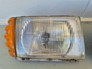Mercedes-Benz R/C107 R/headlight complete