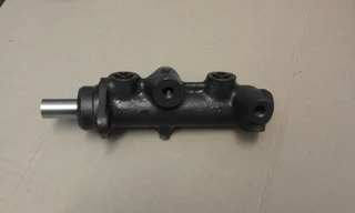Mercedes-Benz W114/5/W108 brake master cyl