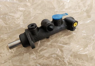 Mercedes-Benz Fintail brake master cyl