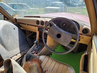 Mercedes-Benz R107 450SL stripping for spares