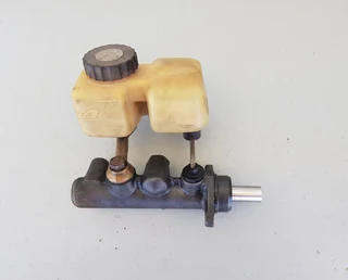 Mercedes-Benz brake master cyl