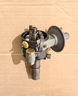 Mercedes-Benz M130 280S engine ignition distributor