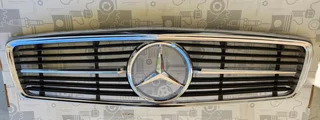 Mercedes-Benz 350SL grill