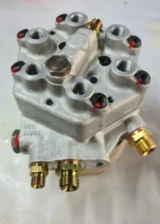 Mercedes-Benz M110 280 6 cyl fuel distributor