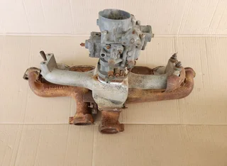 Mercedes-Benz 219 W105 intake/exhaust manifold with carb