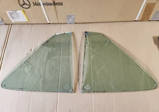Mercedes-Benz R107 hardtop quarter glass