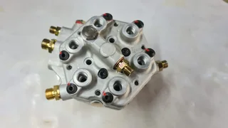 Mercedes-Benz 280SL 107 series fuel distributor