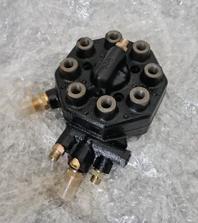Mercedes-Benz 450SL R107 fuel distributor