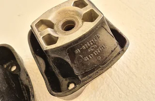 Mercedes-Benz W123 engine mount set