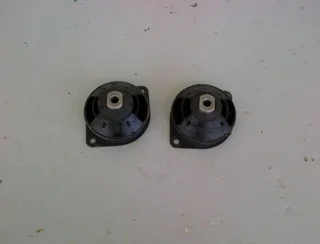 Mercedes-Benz Fintail engine mount set