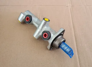 Mercedes-Benz SL/SLC brake master cyl