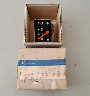 Mercedes-Benz W113 oil pressure gauge