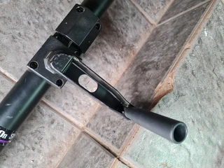 On stage bassbin subwoofer screw in pole with crank adjustable height