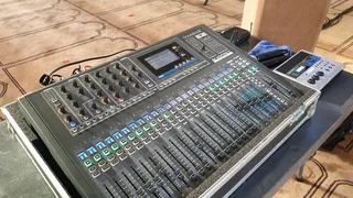 PROFFESSIONAL STAGE DECKS  SOUND LIGHTING LED DANCE FLOOR JBL CROWN SHURE SOUNDCRAFT