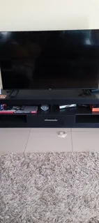 Lounge Suite And Hisense 58&#39; TV - New