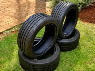 Set Of Continental 225x45x17 Runflat Tyres