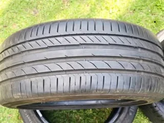 SET OF CONTINENTAL 225X45X17 RUNFLAT TYRES