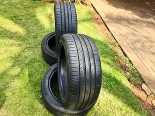 SET OF CONTINENTAL 225X45X17 RUNFLAT TYRES