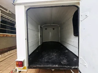 VENTER TRAVELLER SLK BOX TRAILER