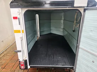 BOX TRAILER