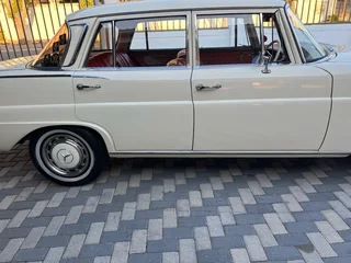 1966 Mercedes Benz 230S