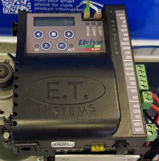 Sliding Gate Motor Kit Complete with Remotes Rack Battery New