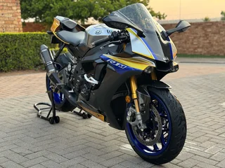 2019 Yamaha R1M with only 6000kms