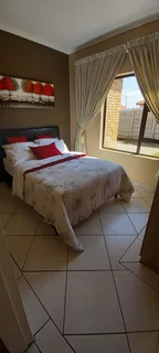 TO LET - OAK RIDGE - 3 Bedrooms 2 Bathrooms Double Garage