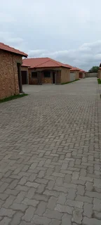 TO LET - OAK RIDGE - 3 Bedrooms 2 Bathrooms Double Garage